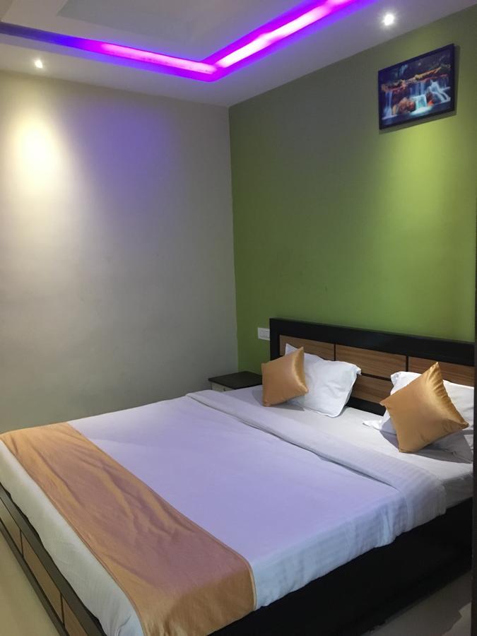 أوتي Hotel Time Palace الغرفة الصورة